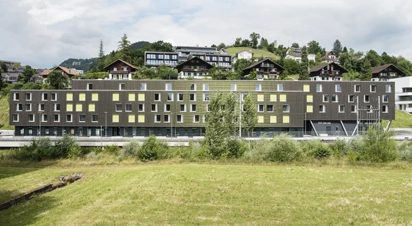 Une parcelle transformée en un projet lumineux et vivant, ancré dans le quartier de la gare.