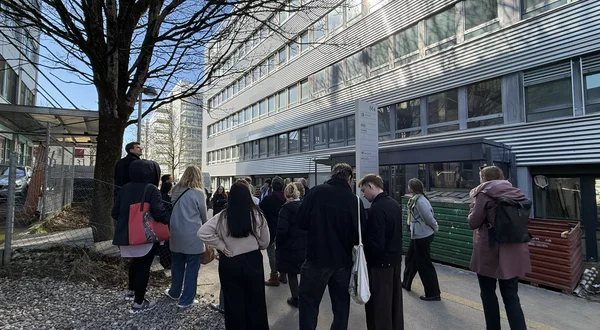 Vor kurzem besuchte das Team des Büros Bauart die Baustelle an der Wangenstrasse 86a in Bümpliz.